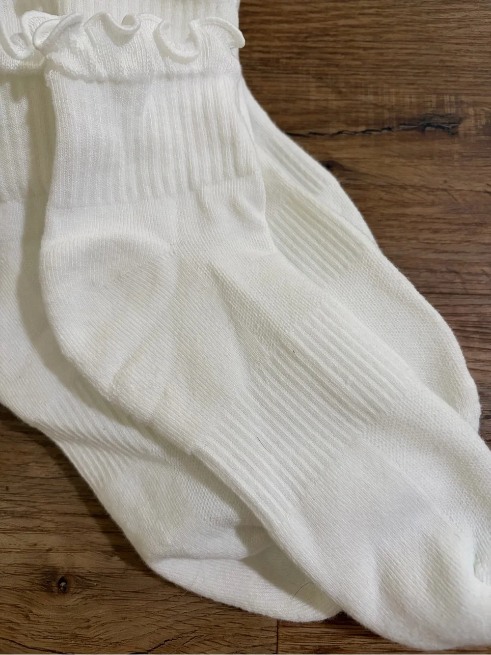 NWOT Women’s Old Navy White Ruffled Athletic Socks - 3 Pack